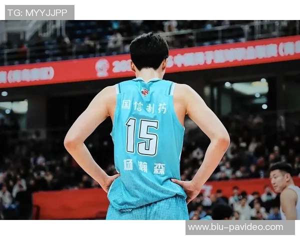 杨瀚森篮板数创个人夏联新高：希望利拉德早日康复